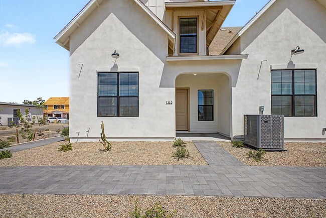 Building Photo - 6232 E University Dr