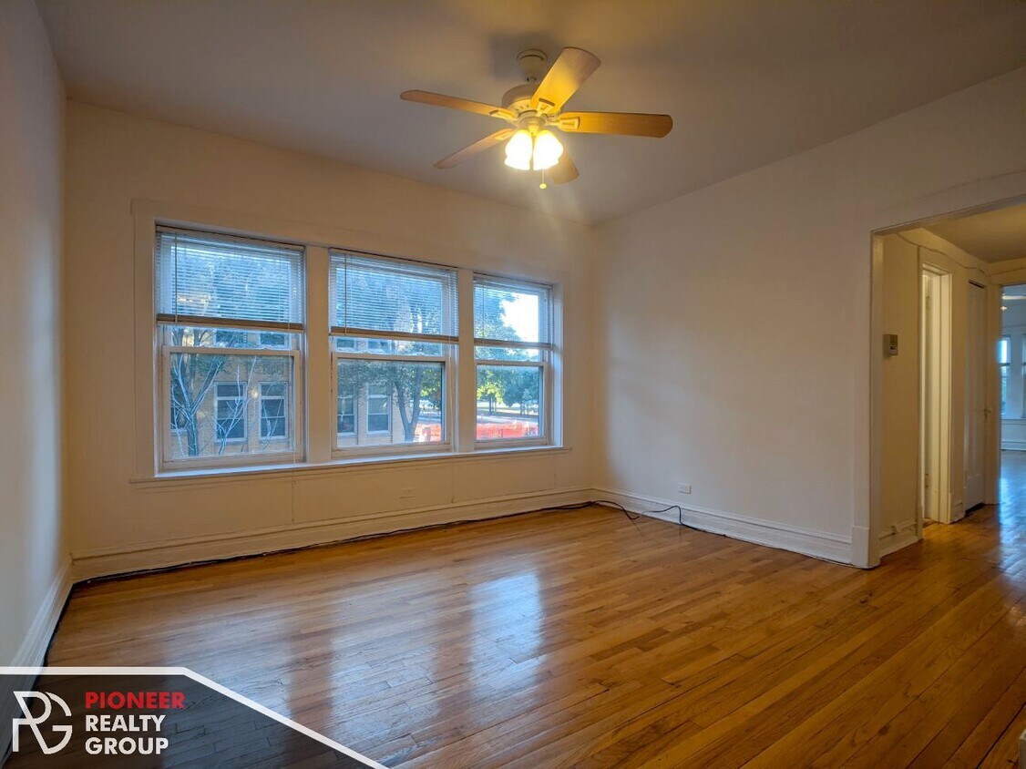 Foto principal - 2439 W Logan Blvd