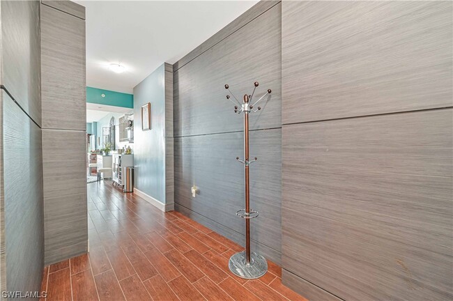 Foto del edificio - 3000 Oasis Grand Blvd