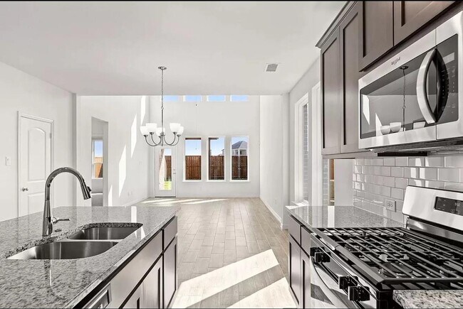 Foto del edificio - 3100 Leatherwood Ln