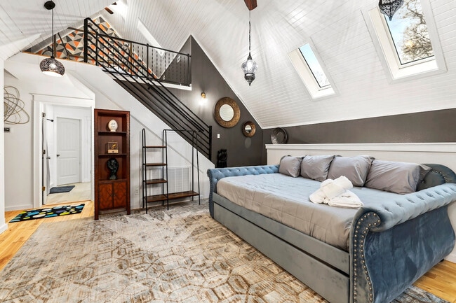 Foto del edificio - 211 Lakeshore Dr