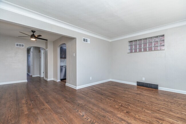 Foto del edificio - 6061 Potomac St