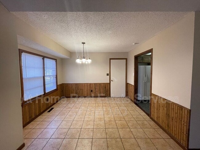 Building Photo - 1357 S Sieger Dr