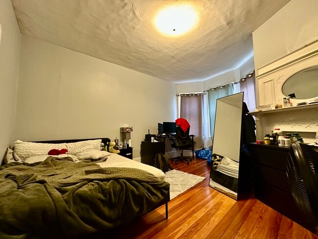 Building Photo - 539 Washington St