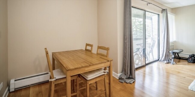 Building Photo - 1806 Hemlock Pl