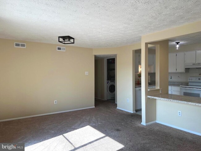 Building Photo - 8357 Claremont Woods Dr