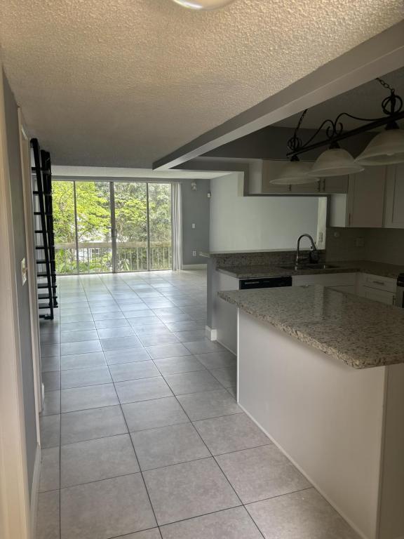 Foto del edificio - 8401 W Sample Rd
