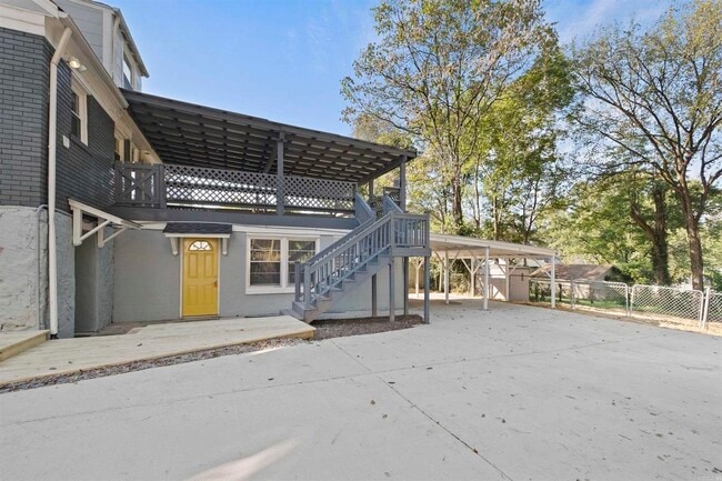 Apartment - 1305 Stratford Ave