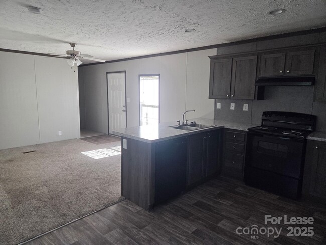 Building Photo - 213 Kimberly Cir
