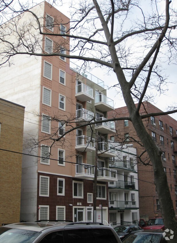 Foto del edificio - 64-56 Booth St