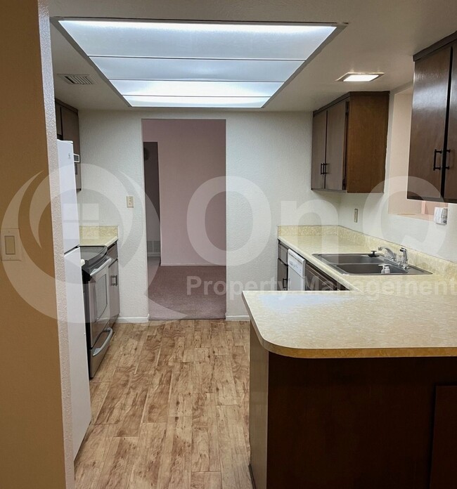 Building Photo - 570 N Villa Nueva Dr