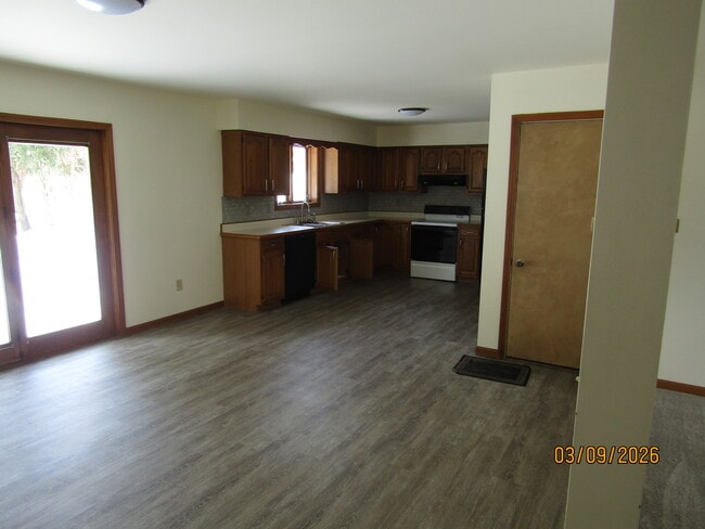 Kitchen - 240 Dixon Rd