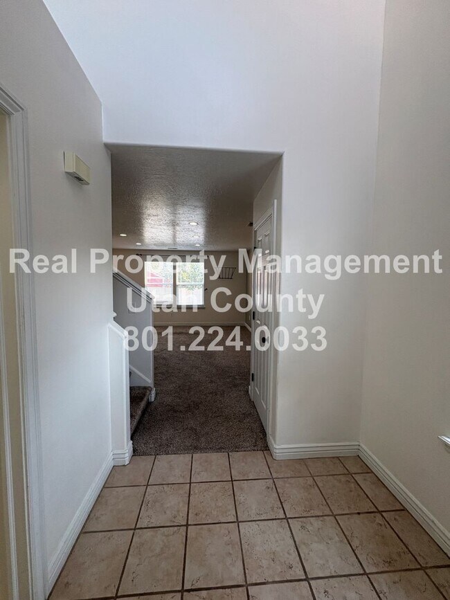 Foto del edificio - 1354 Dunmore Dr