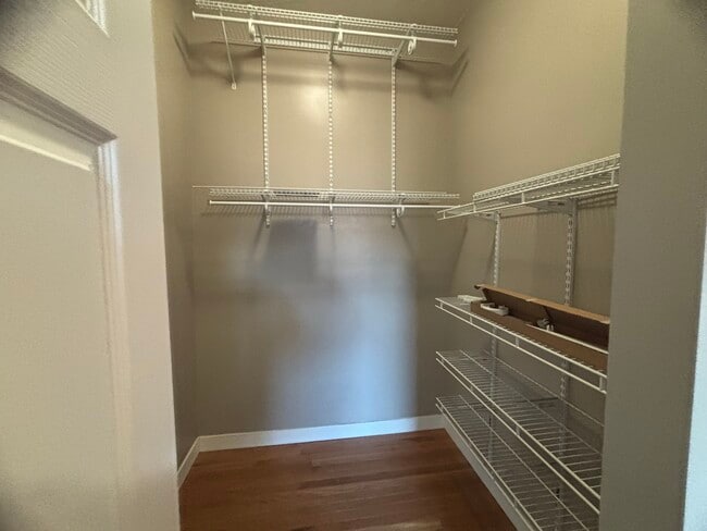 Foto del edificio - 2120 W Washington Blvd