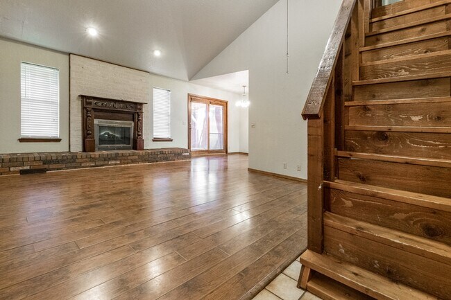 Building Photo - 1251 Kingston Rd