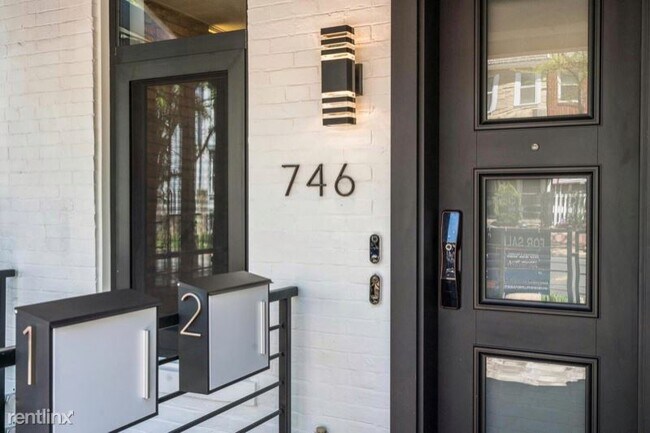 Building Photo - 2 br, 2.5 bath Condo - 746 Morton Street N...