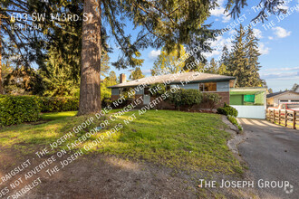 Building Photo - 603 SW 143rd St