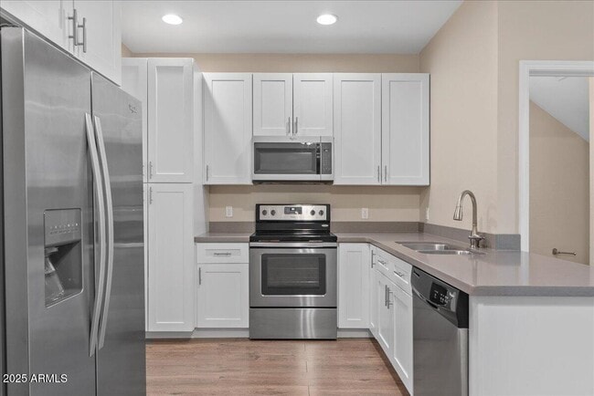 Building Photo - 1406 W Main St