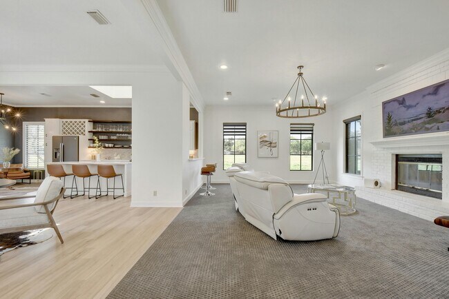 Building Photo - 4627 Pinehurst Dr S