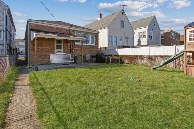 Building Photo - 4743 S Keeler Ave