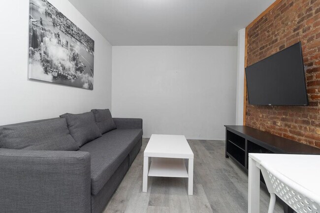 Foto del edificio - 315 E 95th St