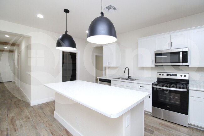 Foto del edificio - 17558 W Country Club Terrace