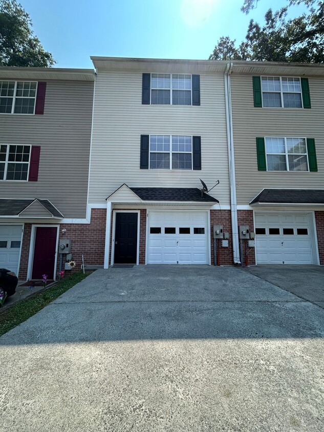 Foto principal - 2/2.5 Townhome in Cartersville- $1395