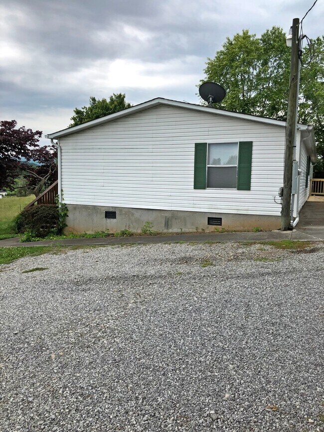 Foto del edificio - 3526 Piney Level Church Rd