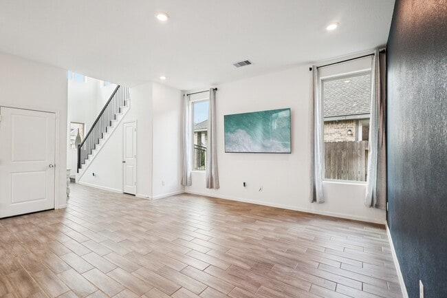 Foto del edificio - 4925 Chester Lk Ln