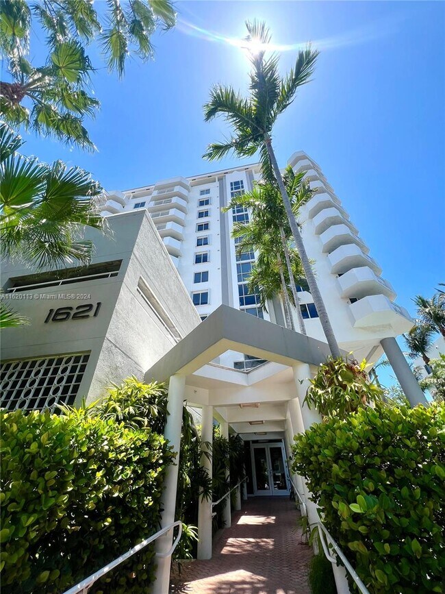 Building Photo - 1621 Bay Rd