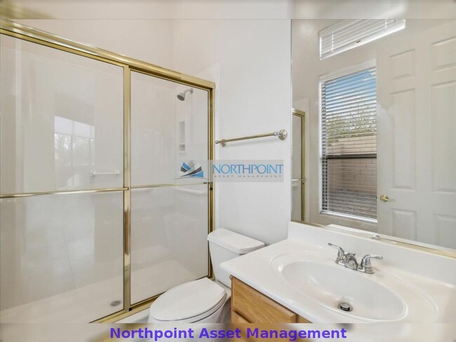 Building Photo - 4 bed, 3 bath in a Must-Have location