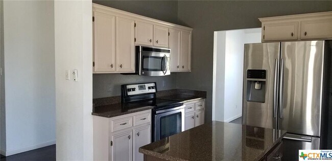 Building Photo - 2403 Creek Dr