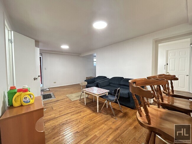Foto del edificio - Spacious 3BR Basement Unit in East Bronx!
