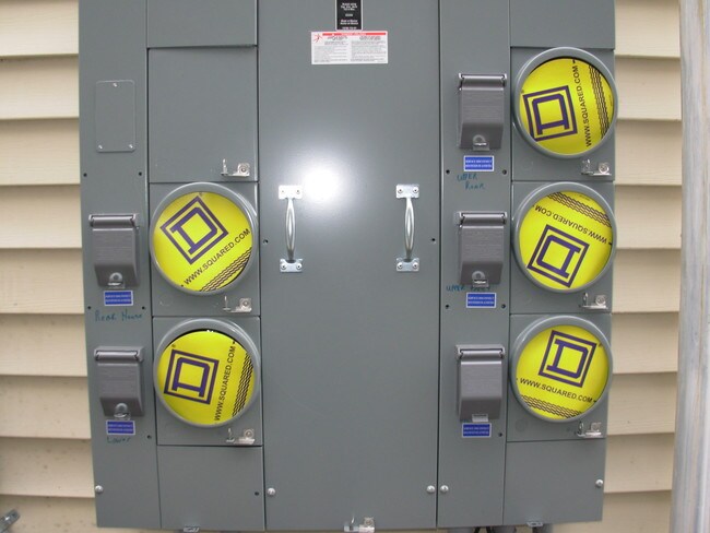 nuevos paneles eléctricos - 324 Riverside Ave