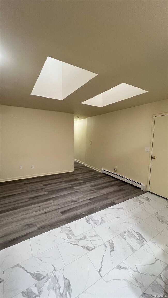 Foto del edificio - 27 E Main St