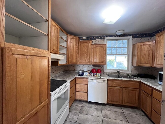 Building Photo - Showing Times: to schedule a viewing, plea...