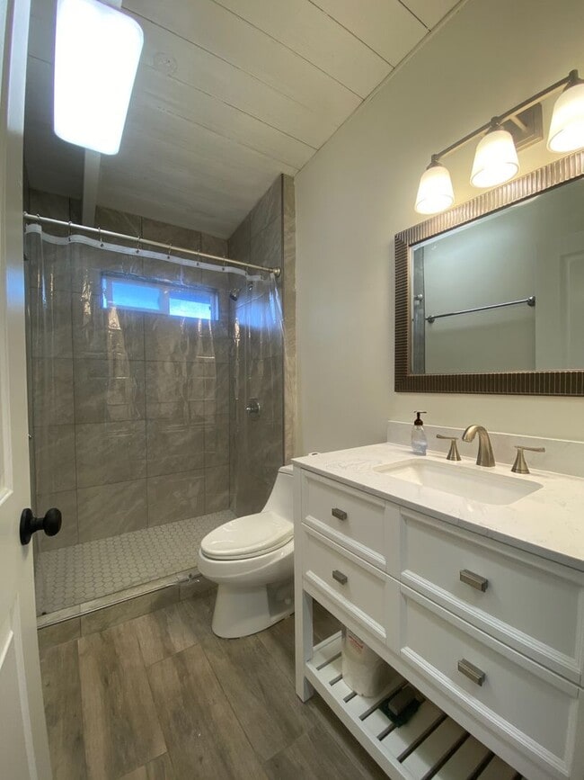 Building Photo - Beach House Rental in Waianae - Available Now