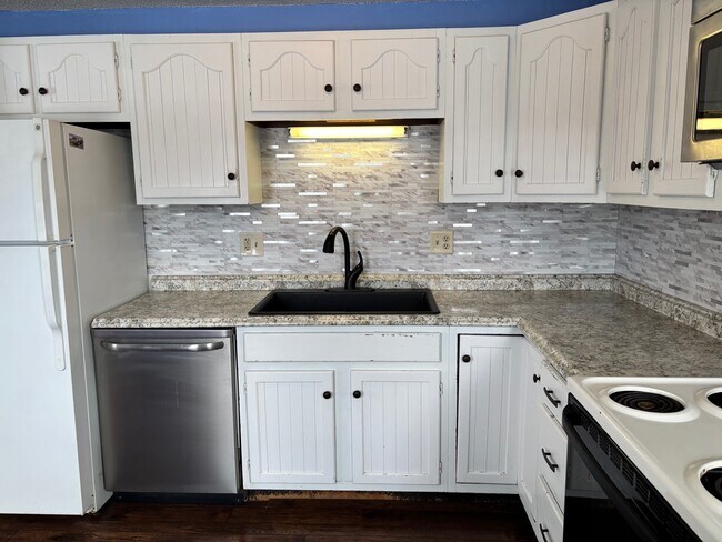 Foto del edificio - 2461 Essex St