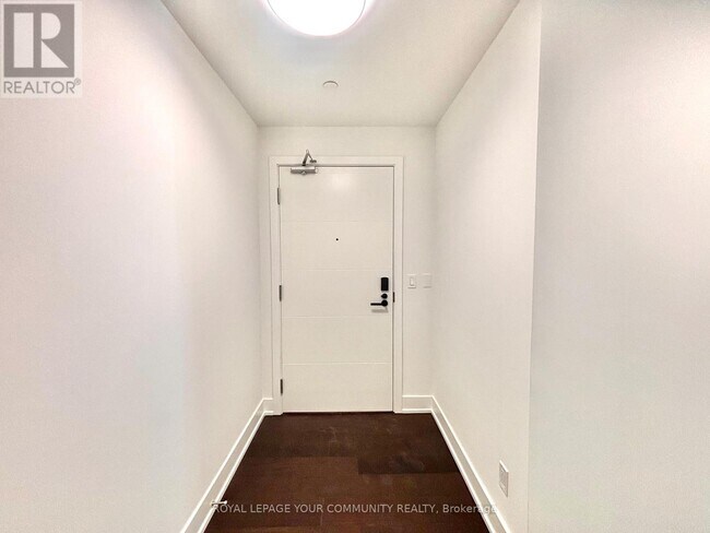 Photo du bâtiment - 8-308 Manor Rd W