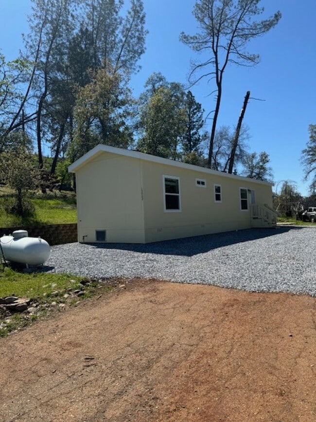 Building Photo - 13962 Shangrila Dr