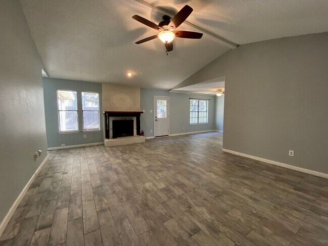 Foto del edificio - Gorgeous 3 bed 2 bath Single Story Home in Austin!!!