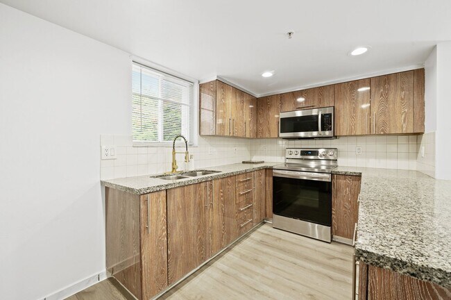 Foto del edificio - Newly Renovated 2 bed and 3 bath Townhome ...