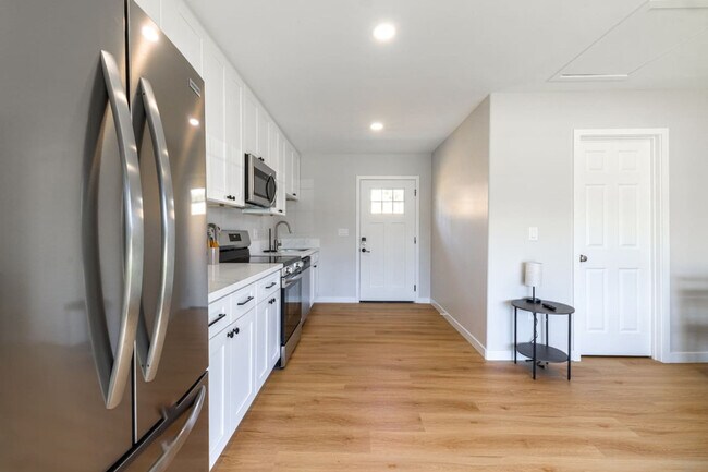 Foto del edificio - 8120 Melrose Ln