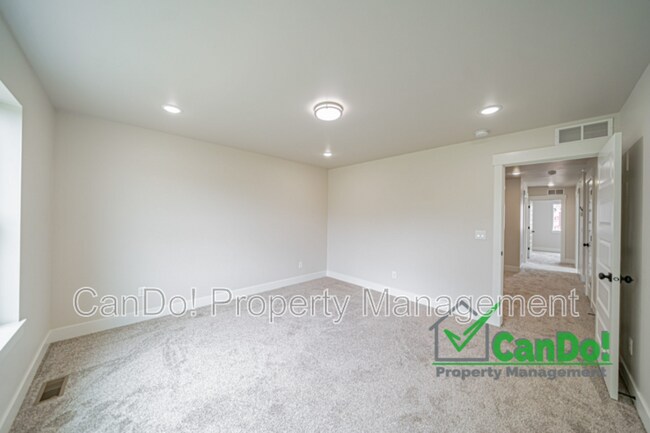 Building Photo - 3014 Huntshire Ave