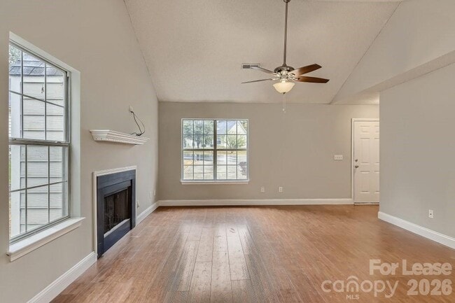Foto del edificio - 431 Cedarcroft Dr