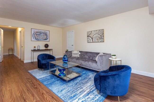 Living Room - The Village of Pennbrook Apartments