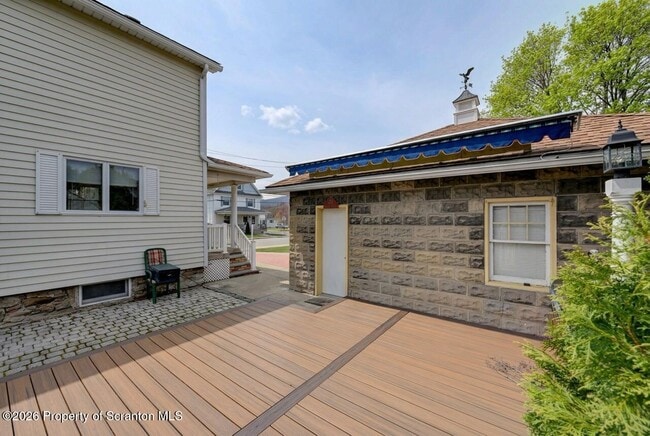 Building Photo - 454 Hickory St