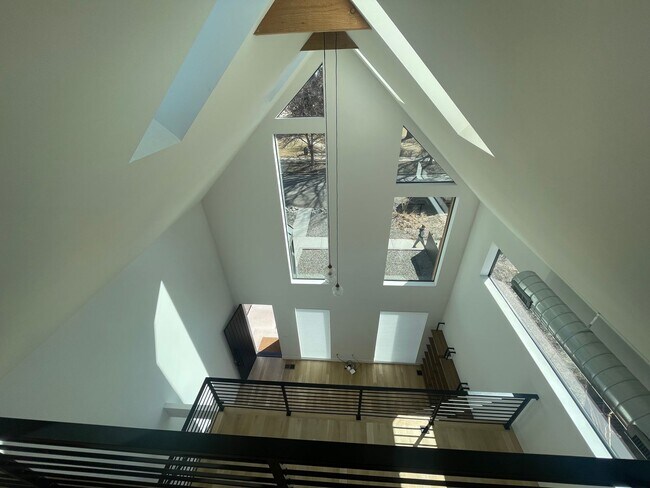 Building Photo - Contemporary Townhome in an Exceptional Su...