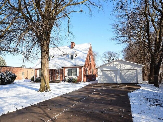 Foto del edificio - 705 E 9th St