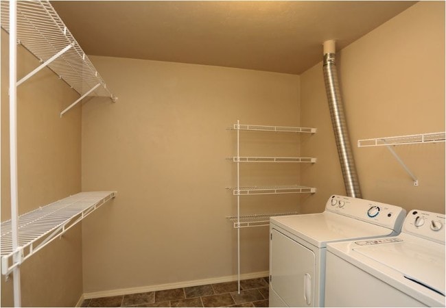 Building Photo - Maple Ridge